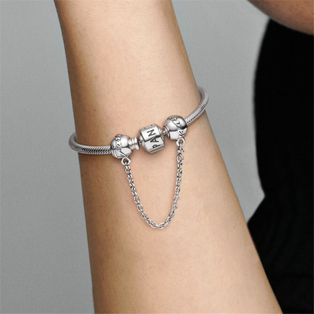 Pandora Moments Family Forever Safety Chain