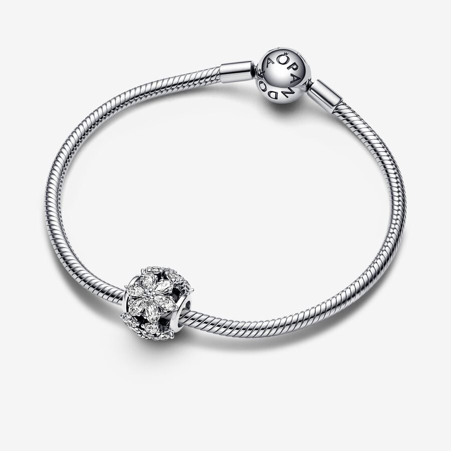 Pandora Timeless Sparkling Herbarium Cluster Round Charm