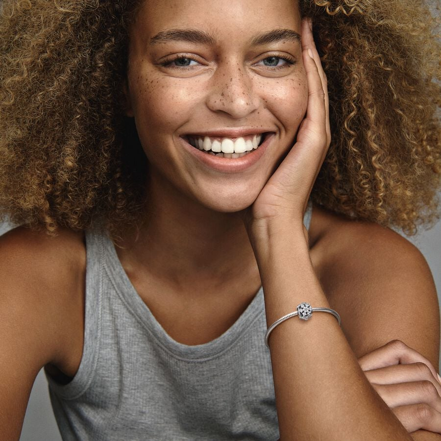 Pandora Timeless Sparkling Herbarium Cluster Round Charm