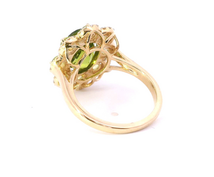 14K Yellow Gold Diamond And Peridot Flower Shaped Fashion Ring