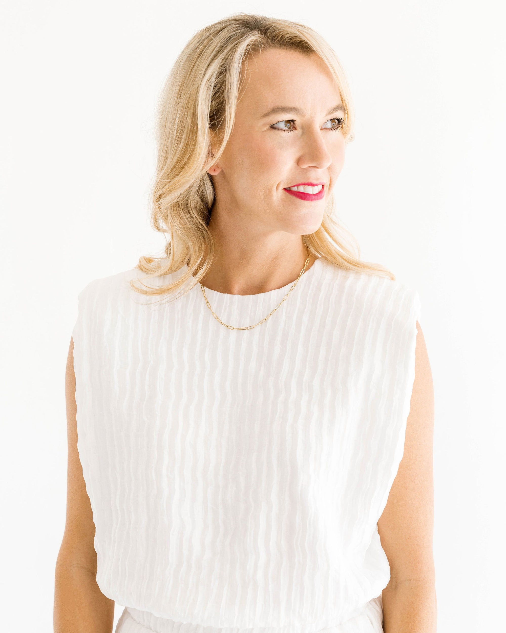 Susan Shaw 24k Yellow Gold Triple Plated Small Paperclip Chain Necklace