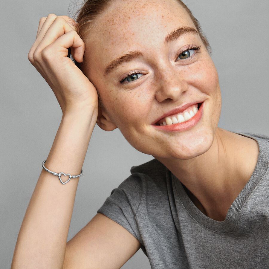 Pandora Moments Heart Closure Snake Chain Bracelet Size 21