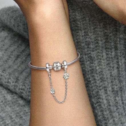 Pandora Moments Daisy Flower Safety Chain Charm