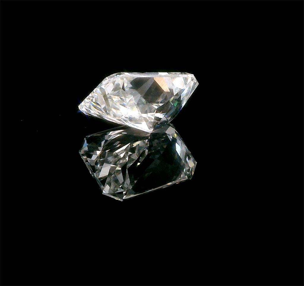 2.56 Ct F Vs1 Lab-Grown Radiant Cut Diamond