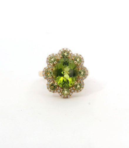 14K Yellow Gold Diamond And Peridot Flower Shaped Fashion Ring