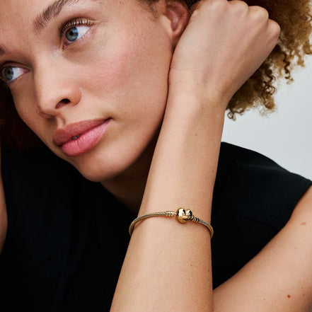 Pandora Moments Heart Clasp Snake Chain Bracelet Size 18