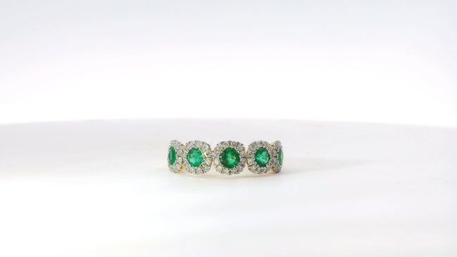 14K Yellow Gold Diamond and Vibrant Emerald Fashion Ring
